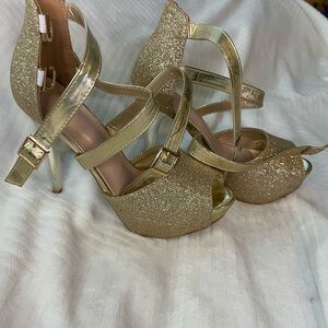 Gold Glitter Women's Heels Preowned great condition